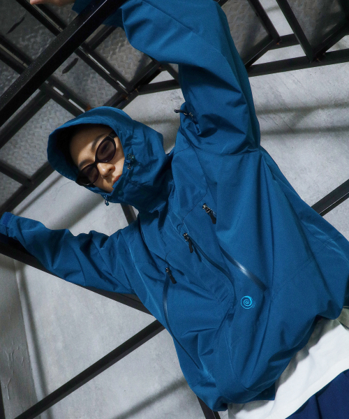 3レイヤーサミットフードウィンドブレーカーサファイアブルー