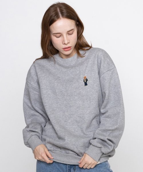 GRAVER（グレーバー）の「[UNISEX]タトゥードッグ刺繍ペリトマンツーマン_グレー（スウェット・レディース・グレー・LARGE/MEDIUM/X-LARGE）」の2枚目の写真