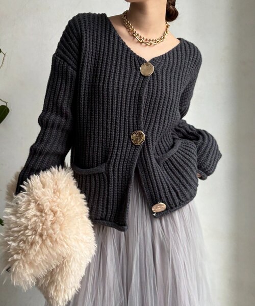 DouDou（ドゥドゥ）の「メタルビッグボタンローゲージカーディガン（カーディガン/ボレロ・レディース・チャコールグレー/レッド/オフホワイト・FREE）」の18枚目の写真