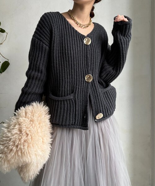 DouDou（ドゥドゥ）の「メタルビッグボタンローゲージカーディガン（カーディガン/ボレロ・レディース・チャコールグレー/レッド/オフホワイト・FREE）」の19枚目の写真