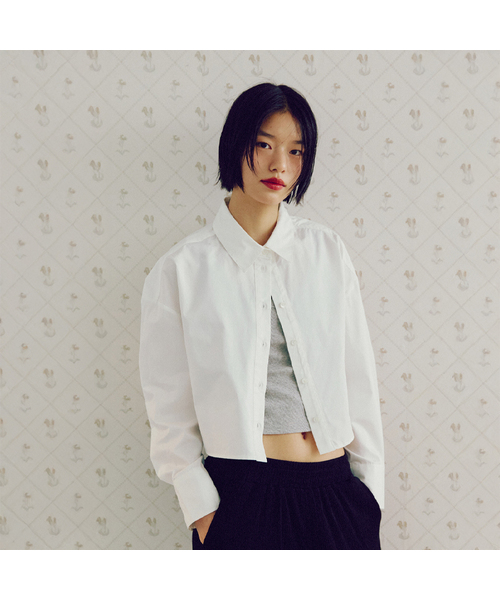 RMRN(アルエームアルエヌ)の「R CLASSIC CROP SHIRT(シャツ/ブラウス・レディース・ホワイト/スカイブルー/ベージュ・FREE)」の1枚目の写真