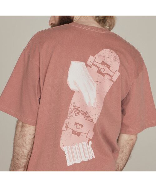 RADINEO（ラディネオ）の「フィンガーボードピグメント半袖Tシャツレッド（Tシャツ/カットソー・メンズ・その他・LARGE/MEDIUM/X-LARGE）」の2枚目の写真
