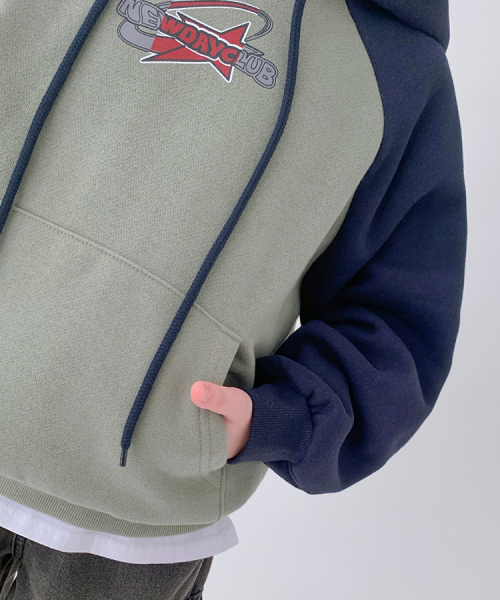BERRYCLOSET（ベリークローゼット）の「[起毛] アドベンチャースター ナグラン フードパーカー（パーカー・レディース・ネイビー・11号/13号/17号/7号/09号）」の2枚目の写真