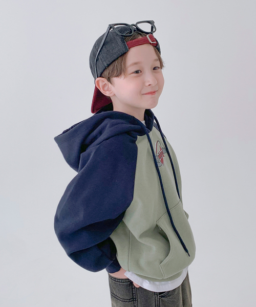 BERRYCLOSET（ベリークローゼット）の「[起毛] アドベンチャースター ナグラン フードパーカー（パーカー・レディース・ネイビー・11号/13号/17号/7号/09号）」の4枚目の写真