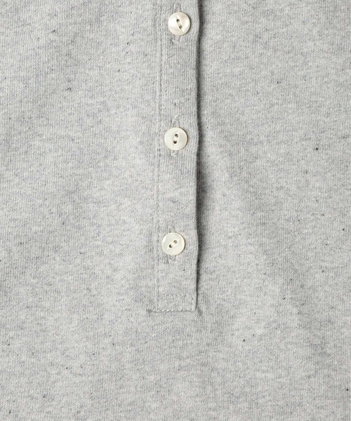 BABYLONE（バビロン）の「デニム天竺ヘンリーネックプルオーバー（Tシャツ/カットソー・レディース・ライトグレー/ネイビー・フリー）」の7枚目の写真