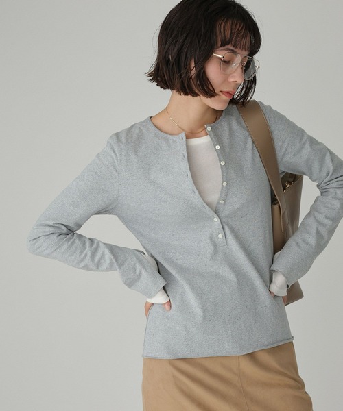 BABYLONE（バビロン）の「デニム天竺ヘンリーネックプルオーバー（Tシャツ/カットソー・レディース・ライトグレー/ネイビー・フリー）」の15枚目の写真