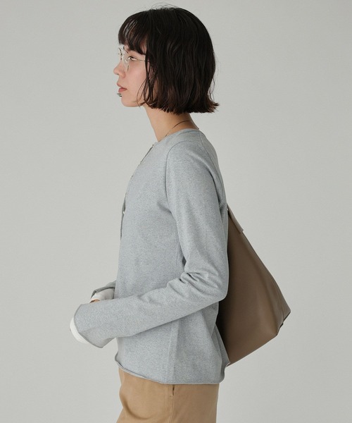 BABYLONE（バビロン）の「デニム天竺ヘンリーネックプルオーバー（Tシャツ/カットソー・レディース・ライトグレー/ネイビー・フリー）」の16枚目の写真