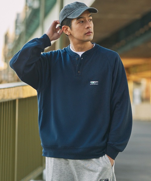 THE CRAFT CREW PRODUCTS（ザクラフトクループロダクツ）の「【UNNOTICEシリーズ】＜セットアップ対応＞ 11ozヘビーウェイト オーバーサイズ ヘンリーネック DRY裏毛 スウェット  /  イージーケア・クイックドライ・UVカット【THE CRAFT CREW PRODUCTS】（スウェット・メンズ・キャメル/ダークグレー/ネイビー/アッシュグレー/ブラック/グレイッシュベージュ/オリーブ系・S/M/L）」の6枚目の写真