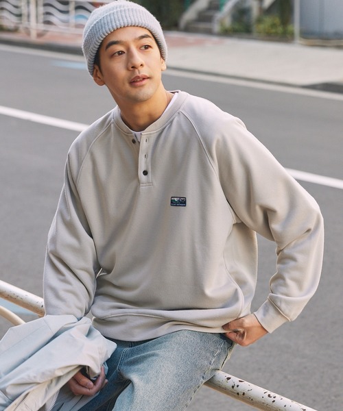 THE CRAFT CREW PRODUCTS（ザクラフトクループロダクツ）の「【UNNOTICEシリーズ】＜セットアップ対応＞ 11ozヘビーウェイト オーバーサイズ ヘンリーネック DRY裏毛 スウェット  /  イージーケア・クイックドライ・UVカット【THE CRAFT CREW PRODUCTS】（スウェット・メンズ・キャメル/ダークグレー/ネイビー/アッシュグレー/ブラック/グレイッシュベージュ/オリーブ系・S/M/L）」の4枚目の写真