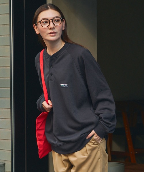 THE CRAFT CREW PRODUCTS（ザクラフトクループロダクツ）の「【UNNOTICEシリーズ】＜セットアップ対応＞ 11ozヘビーウェイト オーバーサイズ ヘンリーネック DRY裏毛 スウェット  /  イージーケア・クイックドライ・UVカット【THE CRAFT CREW PRODUCTS】（スウェット・メンズ・キャメル/ダークグレー/ネイビー/アッシュグレー/ブラック/グレイッシュベージュ/オリーブ系・S/M/L）」の3枚目の写真