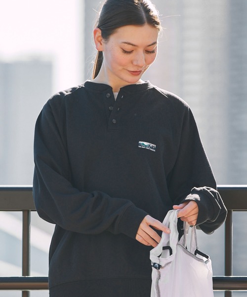 THE CRAFT CREW PRODUCTS（ザクラフトクループロダクツ）の「【UNNOTICEシリーズ】＜セットアップ対応＞ 11ozヘビーウェイト オーバーサイズ ヘンリーネック DRY裏毛 スウェット  /  イージーケア・クイックドライ・UVカット【THE CRAFT CREW PRODUCTS】（スウェット・メンズ・キャメル/ダークグレー/ネイビー/アッシュグレー/ブラック/グレイッシュベージュ/オリーブ系・S/M/L）」の9枚目の写真