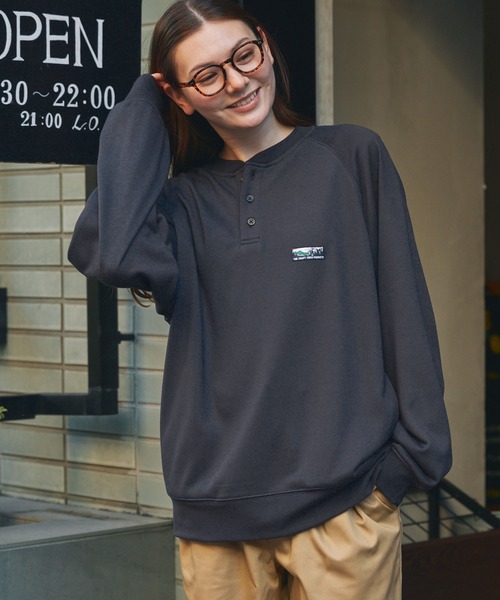 THE CRAFT CREW PRODUCTS（ザクラフトクループロダクツ）の「【UNNOTICEシリーズ】＜セットアップ対応＞ 11ozヘビーウェイト オーバーサイズ ヘンリーネック DRY裏毛 スウェット  /  イージーケア・クイックドライ・UVカット【THE CRAFT CREW PRODUCTS】（スウェット・メンズ・キャメル/ダークグレー/ネイビー/アッシュグレー/ブラック/グレイッシュベージュ/オリーブ系・S/M/L）」の22枚目の写真