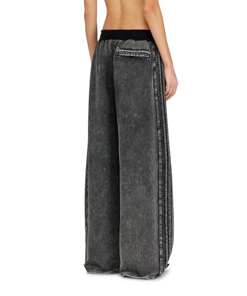 DIESEL(ディーゼル)の「ウィメンズ パンツ P-ZENIA-S1(スウェットパンツ・レディース・ブラック系その他・LARGE/SMALL/MEDIUM/XX-SMALL/X-SMALL)」の3枚目の写真