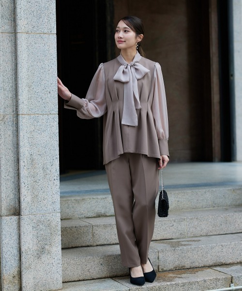 Jolie et Jolie(ジョリーエジョリー)の「リボン前開きウエストタックブラウス+パンツセット(パンツドレス・レディース・ネイビー/ブラック/モカ・LL/3L/M/L)」の20枚目の写真