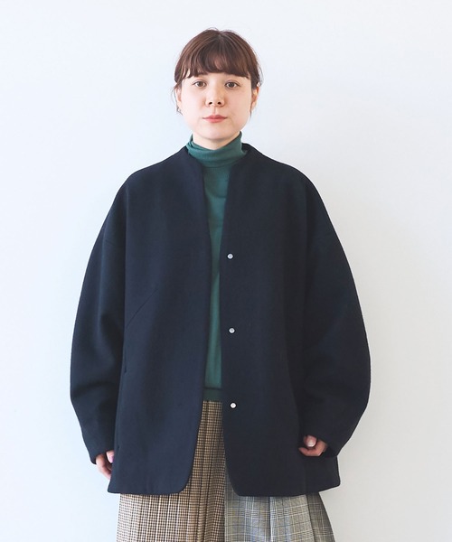 yuni(ユニ )の「△ウールsuper100 middle length cocoonコート(ノーカラーコート・レディース・アイボリー/パープル/ブラック・FREE)」の1枚目の写真