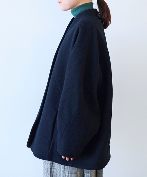 yuni(ユニ )の「△ウールsuper100 middle length cocoonコート(ノーカラーコート・レディース・アイボリー/パープル/ブラック・FREE)」の5枚目の写真