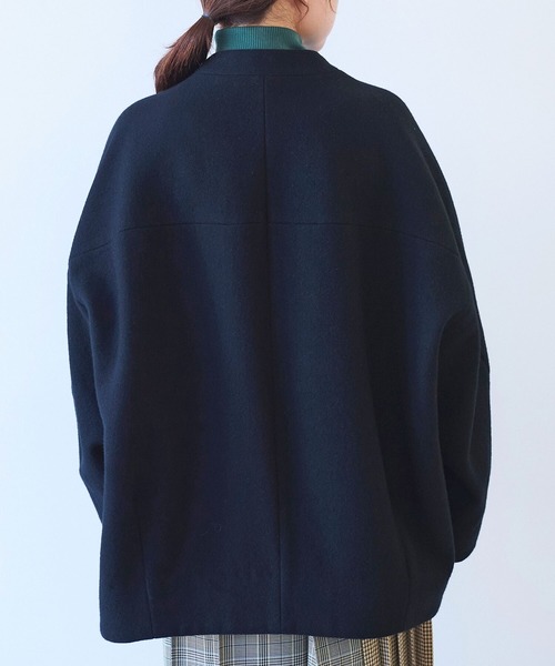 yuni(ユニ )の「△ウールsuper100 middle length cocoonコート(ノーカラーコート・レディース・アイボリー/パープル/ブラック・FREE)」の6枚目の写真