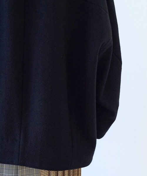 yuni(ユニ )の「△ウールsuper100 middle length cocoonコート(ノーカラーコート・レディース・アイボリー/パープル/ブラック・FREE)」の9枚目の写真