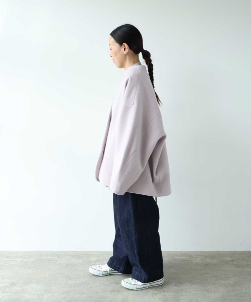 yuni(ユニ )の「△ウールsuper100 middle length cocoonコート(ノーカラーコート・レディース・アイボリー/パープル/ブラック・FREE)」の21枚目の写真