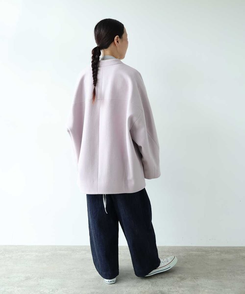 yuni(ユニ )の「△ウールsuper100 middle length cocoonコート(ノーカラーコート・レディース・アイボリー/パープル/ブラック・FREE)」の22枚目の写真