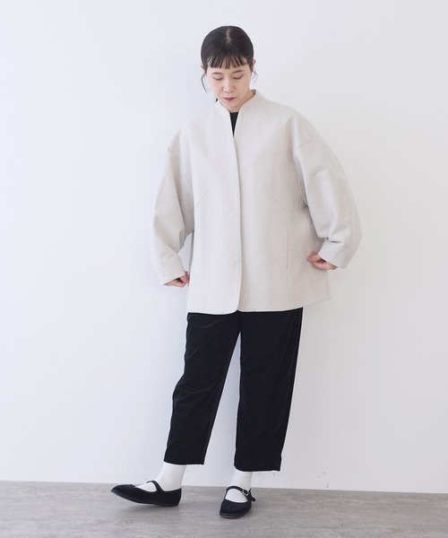yuni(ユニ )の「△ウールsuper100 middle length cocoonコート(ノーカラーコート・レディース・アイボリー/パープル/ブラック・FREE)」の15枚目の写真