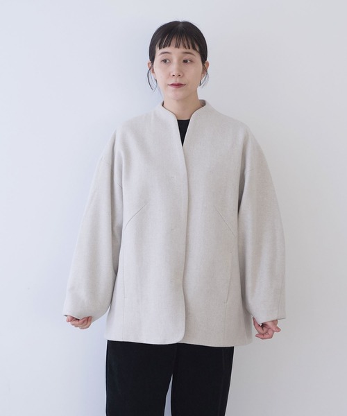 yuni(ユニ )の「△ウールsuper100 middle length cocoonコート(ノーカラーコート・レディース・アイボリー/パープル/ブラック・FREE)」の17枚目の写真