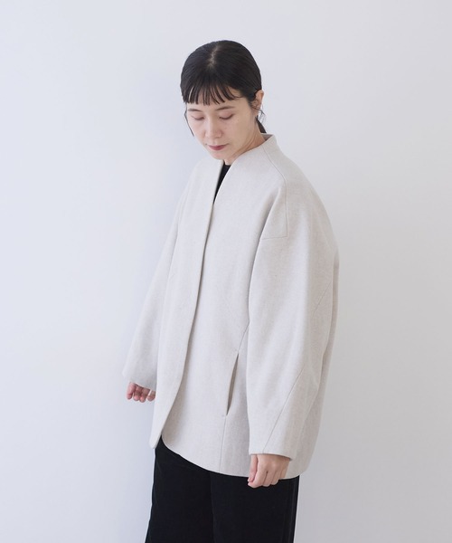 yuni(ユニ )の「△ウールsuper100 middle length cocoonコート(ノーカラーコート・レディース・アイボリー/パープル/ブラック・FREE)」の18枚目の写真