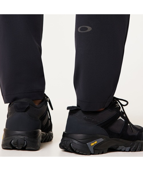 OAKLEY(オークリー)の「オークリーENHANCE TECH JERSEY PANTS 15.0/ジャージ/パンツ/スポーツ・トレーニング/メンズ/UPF50+/吸汗速乾/4WAYストレッチ/高通気/リフレクター/OAKLEY(スウェットパンツ・メンズ・ブラック・L/XL/S/M)」の9枚目の写真