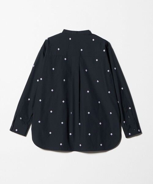 UNITED ARROWS（ユナイテッドアローズ）の「エンブロイダリーフラワー バンドカラー シャツ（シャツ/ブラウス・レディース・オフホワイト/ライトブルー/ネイビー・FREE）」の13枚目の写真