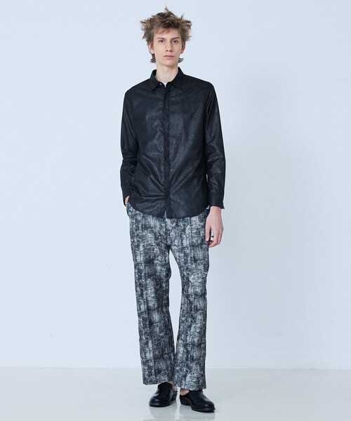 5351 POUR LES HOMMES(ゴーサンゴーイチプールオム)の「【リーフ柄】エンボス 長袖 シャツ(シャツ/ブラウス・メンズ・グレイッシュブルー/ブラック・44/46/48/50)」の3枚目の写真