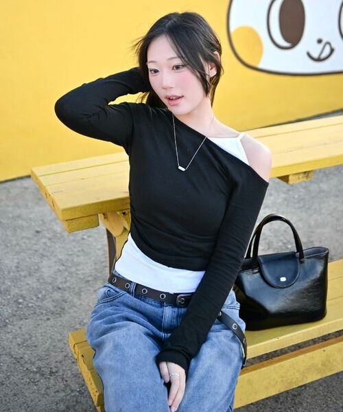 KATRINA K(カトリーナケイ)の「切り替えレイヤードシャーリングオフショルダーTシャツ-2カラー(Tシャツ/カットソー・レディース・その他・FREE)」の19枚目の写真