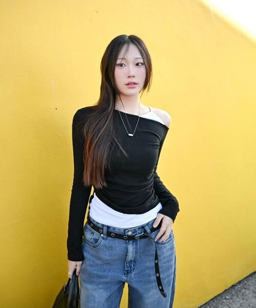 KATRINA K(カトリーナケイ)の「切り替えレイヤードシャーリングオフショルダーTシャツ-2カラー(Tシャツ/カットソー・レディース・その他・FREE)」の11枚目の写真