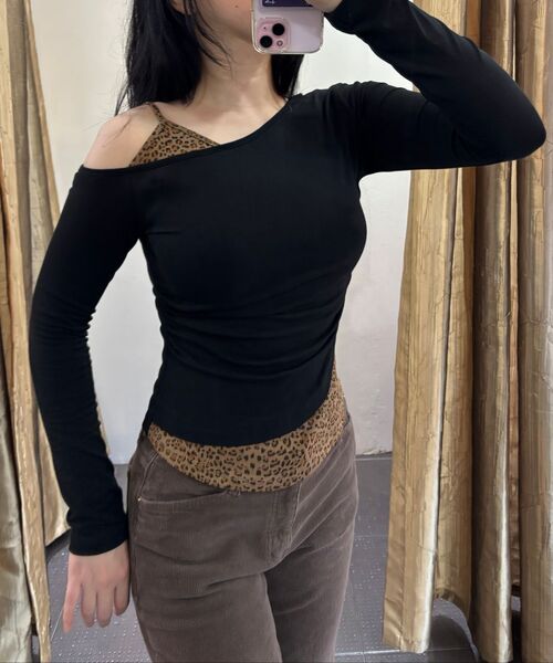 KATRINA K(カトリーナケイ)の「切り替えレイヤードシャーリングオフショルダーTシャツ-2カラー(Tシャツ/カットソー・レディース・その他・FREE)」の3枚目の写真