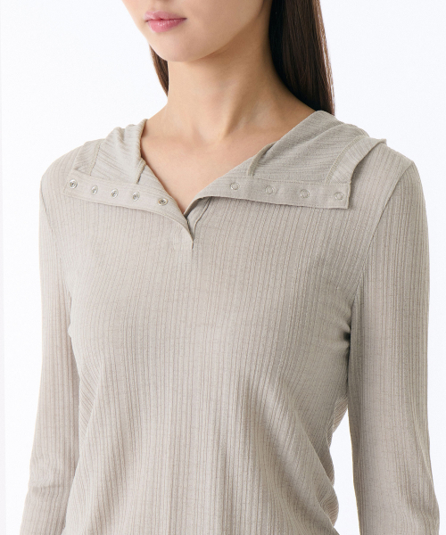 MUSINSA STANDARD WOMAN（ムシンサスタンダードウーマン）の「ウィメンズバーティカルテクスチャーフード付き長袖Tシャツ[ライトウォームグレー]（パーカー・レディース・その他・SMALL/X-SMALL）」の4枚目の写真
