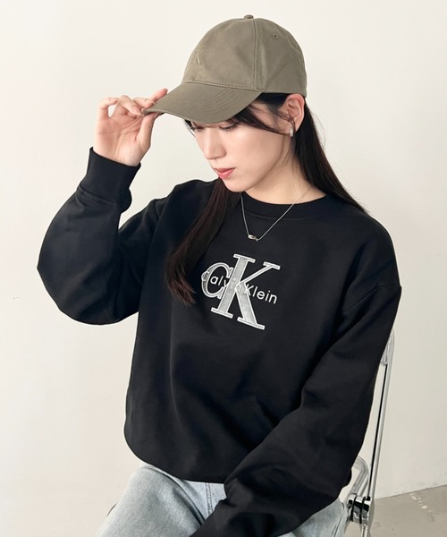 Calvin Klein（カルバン・クライン）の「Calvin Klein(カルバン・クライン)/CK メタリック モノロゴ クルーネック スウェット プルオーバー/LS FOIL MONOLOGO FRENCH TERRY SWEATSHIRT（スウェット・レディース・ワインレッド/ブラック/グレー・M/S/XS/XL/L）」の9枚目の写真