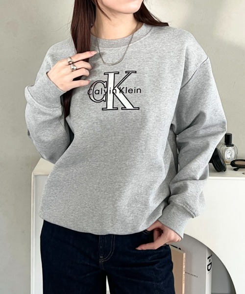 Calvin Klein（カルバン・クライン）の「Calvin Klein(カルバン・クライン)/CK メタリック モノロゴ クルーネック スウェット プルオーバー/LS FOIL MONOLOGO FRENCH TERRY SWEATSHIRT（スウェット・レディース・ワインレッド/ブラック/グレー・M/S/XS/XL/L）」の20枚目の写真