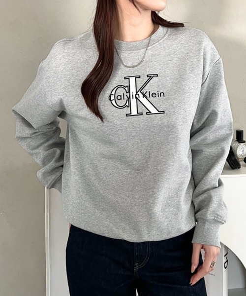 Calvin Klein（カルバン・クライン）の「Calvin Klein(カルバン・クライン)/CK メタリック モノロゴ クルーネック スウェット プルオーバー/LS FOIL MONOLOGO FRENCH TERRY SWEATSHIRT（スウェット・レディース・ワインレッド/ブラック/グレー・M/S/XS/XL/L）」の21枚目の写真