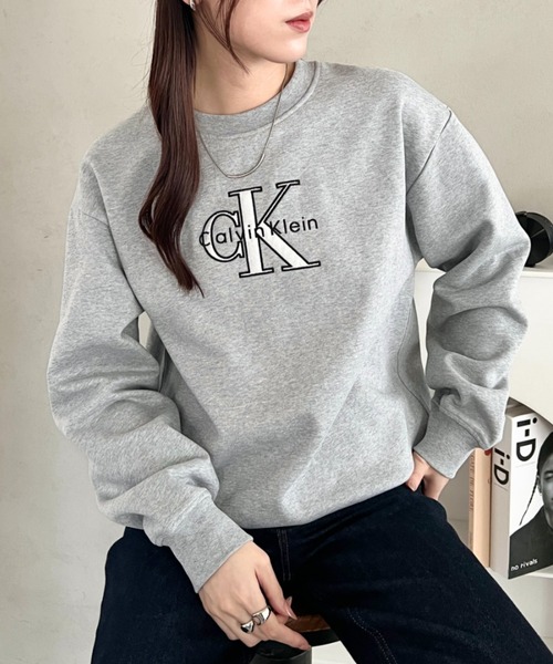 Calvin Klein（カルバン・クライン）の「Calvin Klein(カルバン・クライン)/CK メタリック モノロゴ クルーネック スウェット プルオーバー/LS FOIL MONOLOGO FRENCH TERRY SWEATSHIRT（スウェット・レディース・ワインレッド/ブラック/グレー・M/S/XS/XL/L）」の19枚目の写真