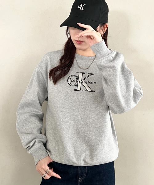 Calvin Klein（カルバン・クライン）の「Calvin Klein(カルバン・クライン)/CK メタリック モノロゴ クルーネック スウェット プルオーバー/LS FOIL MONOLOGO FRENCH TERRY SWEATSHIRT（スウェット・レディース・ワインレッド/ブラック/グレー・M/S/XS/XL/L）」の17枚目の写真