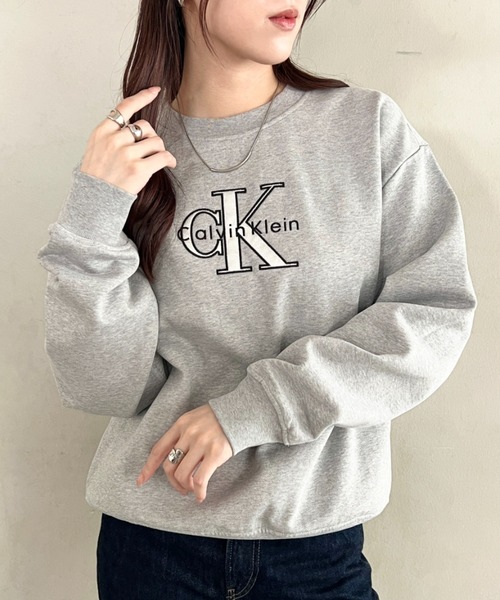Calvin Klein（カルバン・クライン）の「Calvin Klein(カルバン・クライン)/CK メタリック モノロゴ クルーネック スウェット プルオーバー/LS FOIL MONOLOGO FRENCH TERRY SWEATSHIRT（スウェット・レディース・ワインレッド/ブラック/グレー・M/S/XS/XL/L）」の15枚目の写真