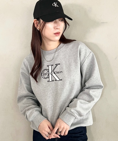 Calvin Klein（カルバン・クライン）の「Calvin Klein(カルバン・クライン)/CK メタリック モノロゴ クルーネック スウェット プルオーバー/LS FOIL MONOLOGO FRENCH TERRY SWEATSHIRT（スウェット・レディース・ワインレッド/ブラック/グレー・M/S/XS/XL/L）」の18枚目の写真