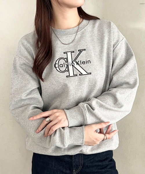 Calvin Klein（カルバン・クライン）の「Calvin Klein(カルバン・クライン)/CK メタリック モノロゴ クルーネック スウェット プルオーバー/LS FOIL MONOLOGO FRENCH TERRY SWEATSHIRT（スウェット・レディース・ワインレッド/ブラック/グレー・M/S/XS/XL/L）」の16枚目の写真