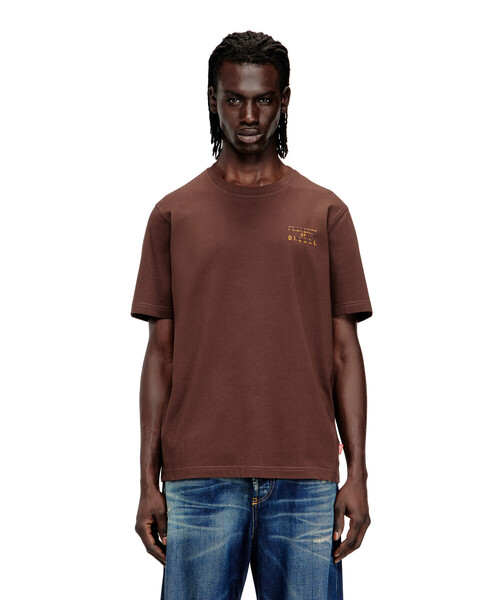 DIESEL(ディーゼル)の「メンズ レギュラーフィットTシャツ T-ADJUST-V5(Tシャツ/カットソー・メンズ・ブラウン/ホワイト・MEDIUM/X-SMALL/SMALL/LARGE/XXX-LARGE/X-LARGE/XX-LARGE)」の10枚目の写真