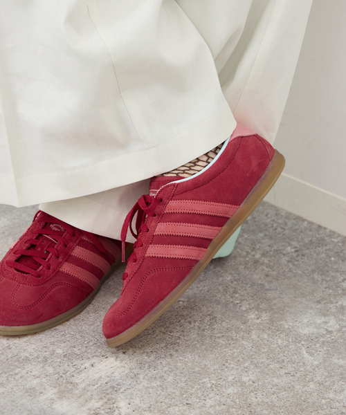 IENA(イエナ)の「adidas originals/アディダス オリジナルス GAZELLE IH6944/IH6940(スニーカー・レディース・ボルドー/レッド・22.5cm/25cm/24.5cm/24cm/23.5cm/23cm)」の7枚目の写真