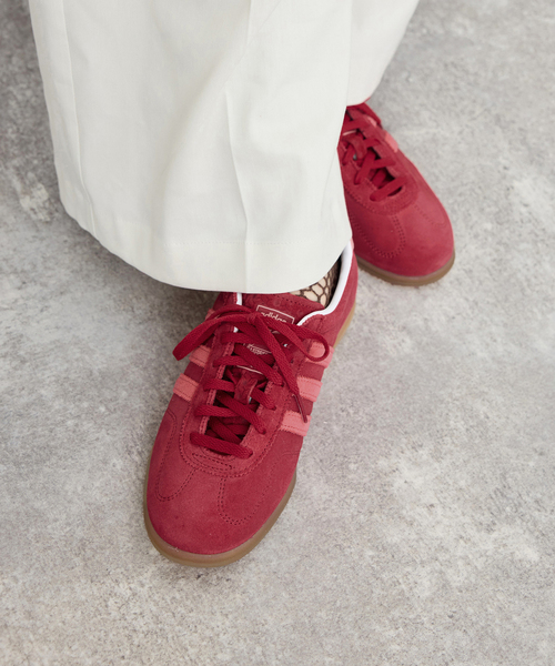 IENA(イエナ)の「adidas originals/アディダス オリジナルス GAZELLE IH6944/IH6940(スニーカー・レディース・ボルドー/レッド・22.5cm/25cm/24.5cm/24cm/23.5cm/23cm)」の9枚目の写真