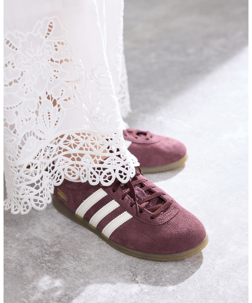 IENA(イエナ)の「adidas originals/アディダス オリジナルス GAZELLE IH6944/IH6940(スニーカー・レディース・ボルドー/レッド・22.5cm/25cm/24.5cm/24cm/23.5cm/23cm)」の10枚目の写真