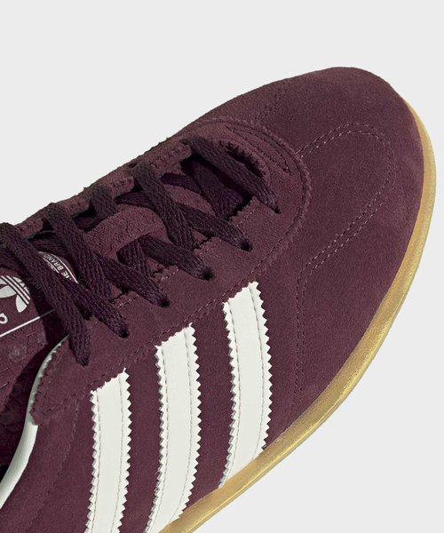 IENA(イエナ)の「adidas originals/アディダス オリジナルス GAZELLE IH6944/IH6940(スニーカー・レディース・ボルドー/レッド・22.5cm/25cm/24.5cm/24cm/23.5cm/23cm)」の4枚目の写真