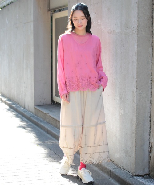 SUPER HAKKA(スーパーハッカ)の「レーヨンポリエステルローンカットワーク刺繍+天竺カットソー(Tシャツ/カットソー・レディース・ピンク/オフホワイト/ブラック・FREE)」の7枚目の写真