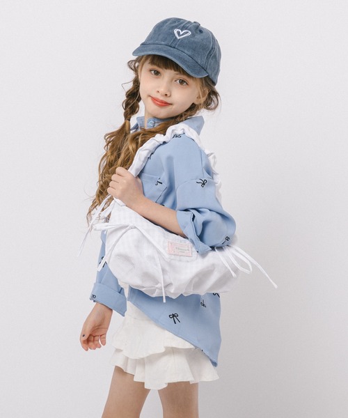 URBAN CHERRY(アーバンチェリー)の「ハンドルギャザーデザインリボンハンドバッグ(ハンドバッグ・キッズ・ホワイト/ピンク/ブルー・FREE)」の2枚目の写真