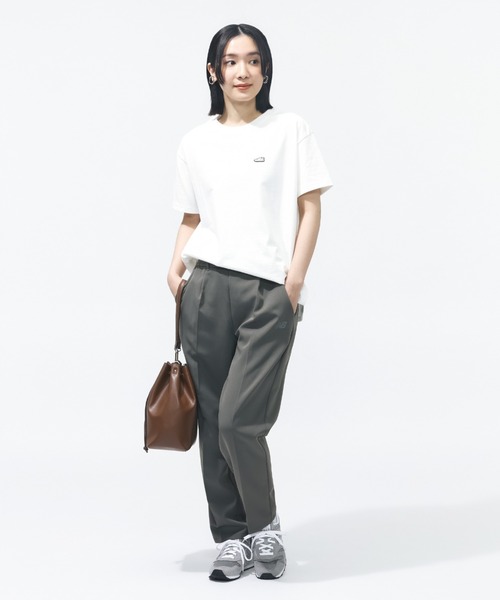 NEW BALANCE(ニューバランス)の「【別注】ニューバランス New Balance シューパッチラウンドヘムTシャツ 限定コラボ(Tシャツ/カットソー・レディース・ブラック/オフホワイト/オリーブ・M/L/XL/S)」の21枚目の写真